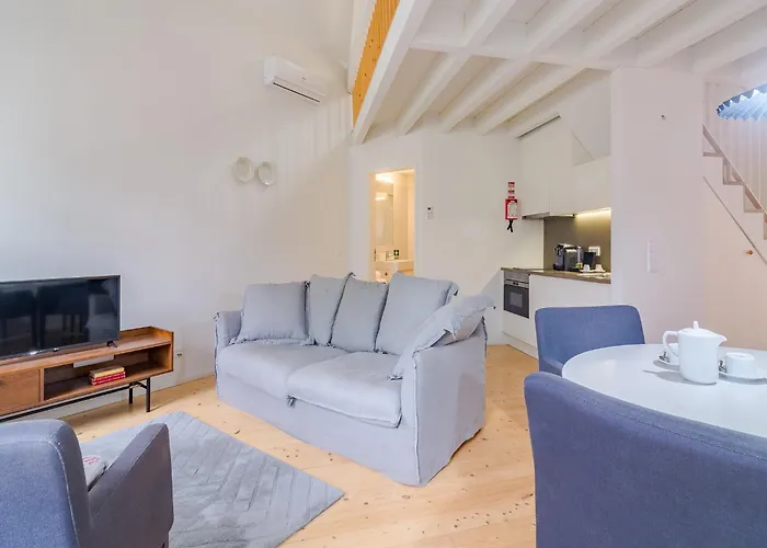 Spacious 2-Bedroom Retreat In Porto