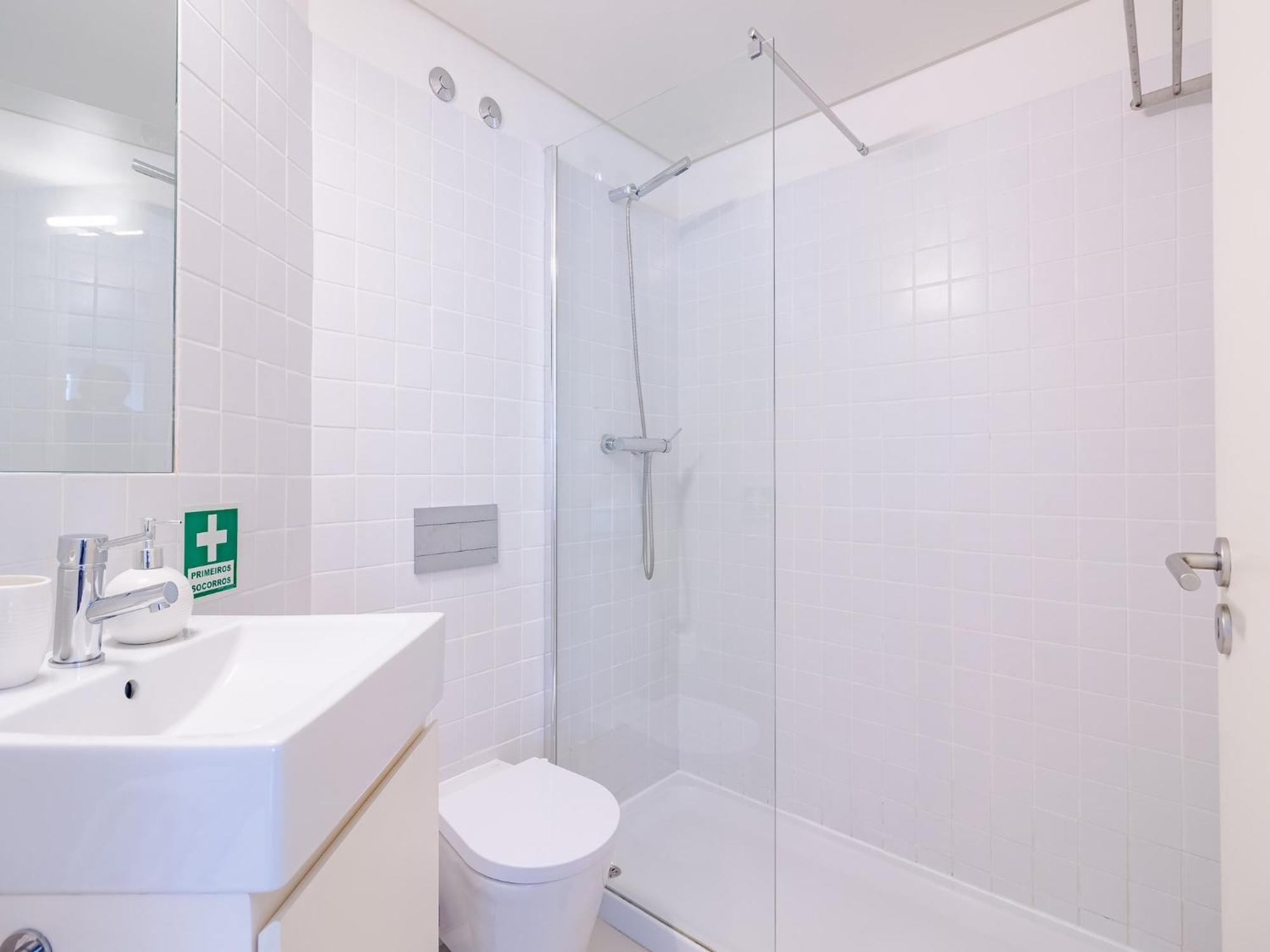 Spacious 2-bedroom Retreat In Oporto
