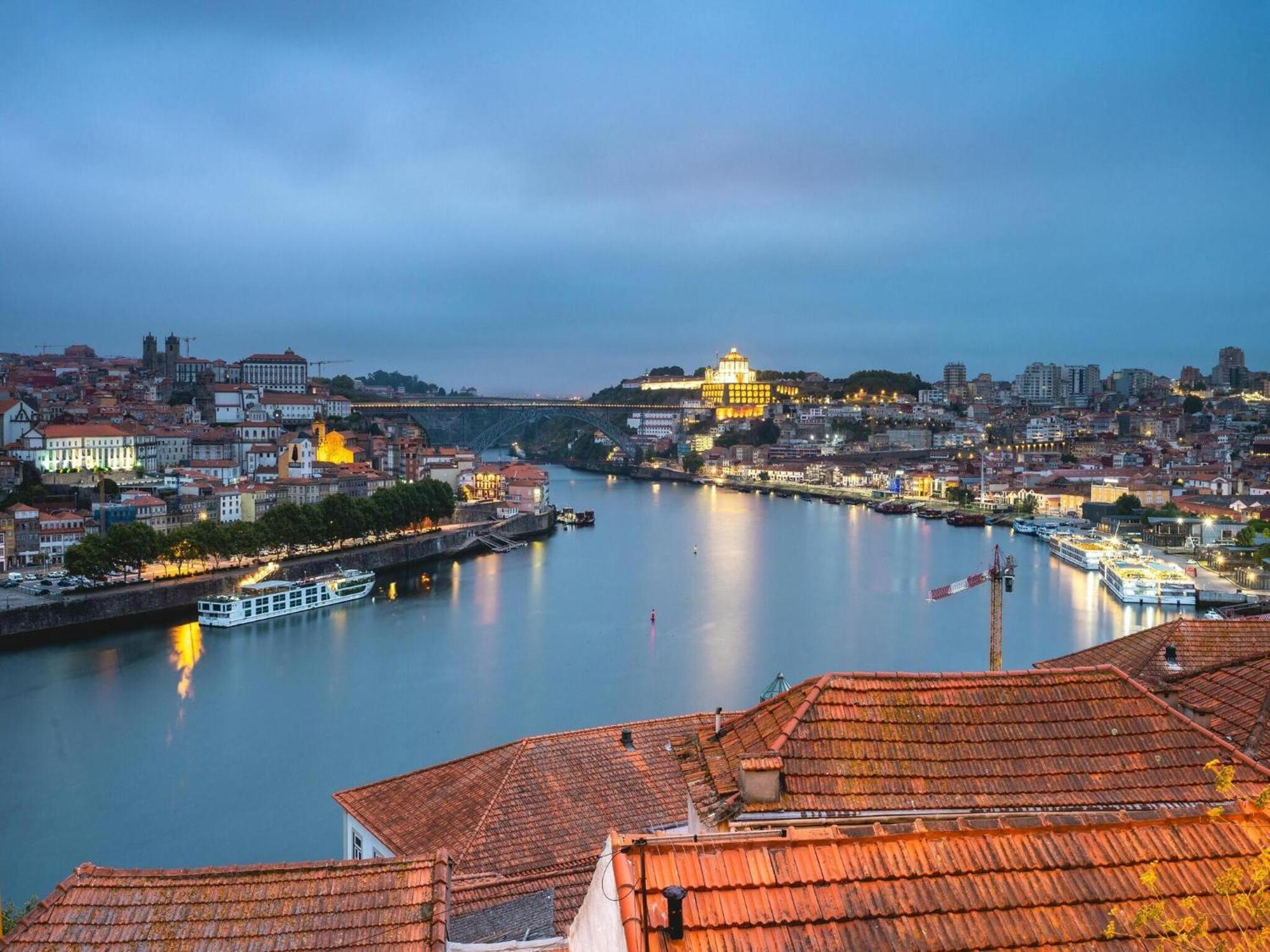 Appartement Spacious 2-bedroom Retreat In Oporto