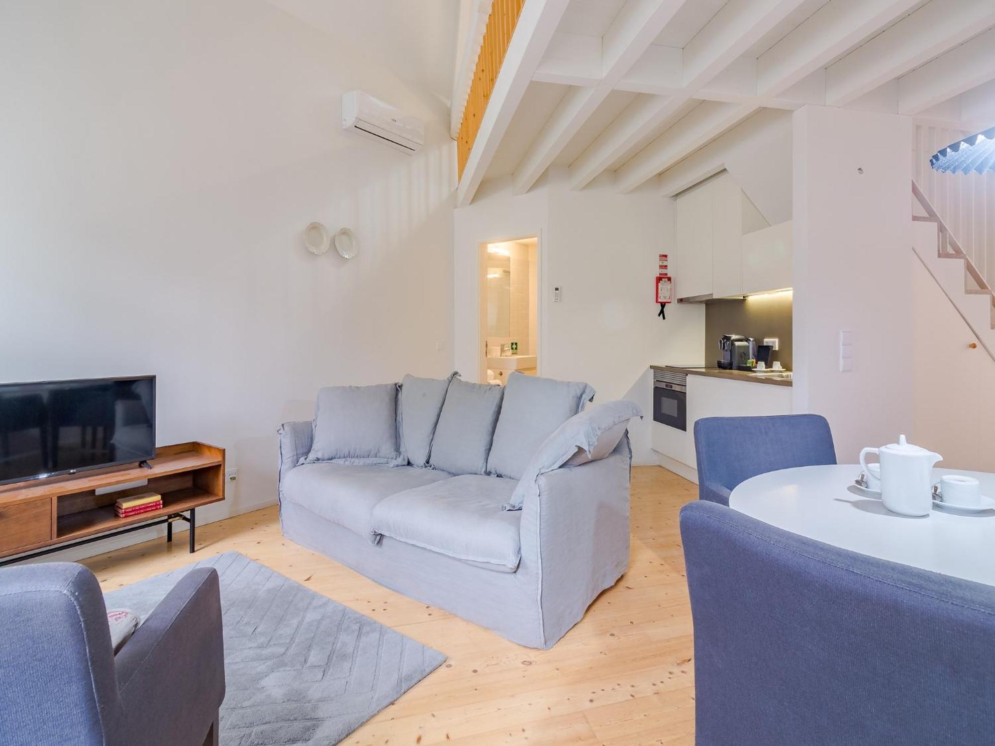 Spacious 2-bedroom Retreat In Appartement *