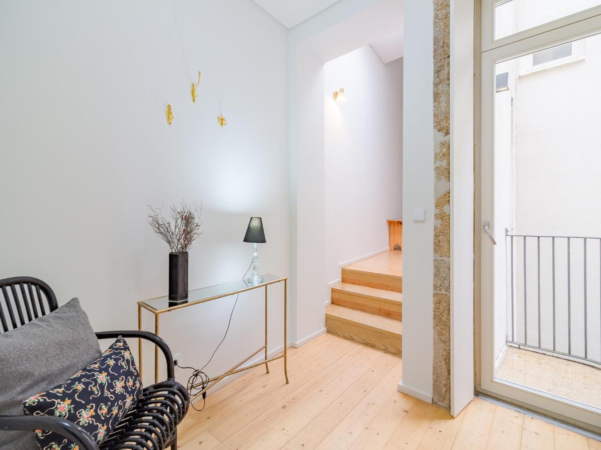 Spacious 2-bedroom Retreat In Appartement Oporto